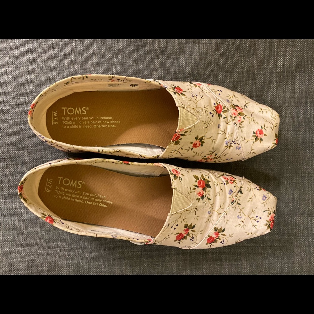 La vie est belle TOMS wonen's size 7,5